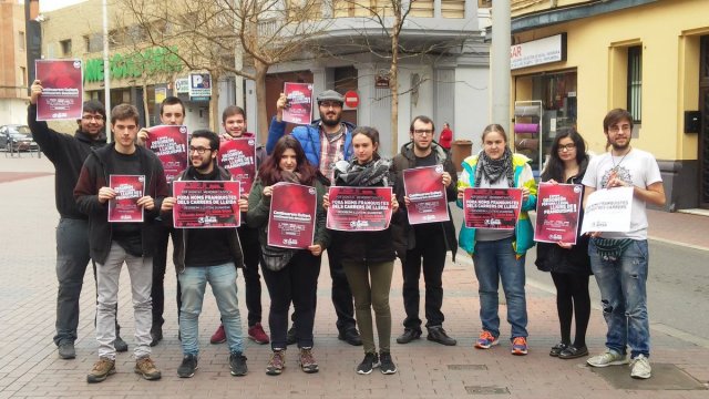 Joves de Lleida solidaris amb els que treuen plaques franquistes foto:cridaLleida